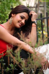 Gola Seenu Heroine Tashu Kaushik