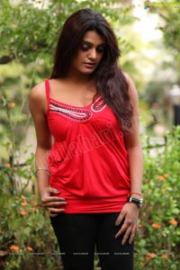 Gola Seenu Heroine Tashu Kaushik