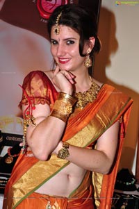 Jewellery Model Aivati