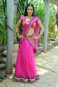 Anu Smruthi in Pink Saree