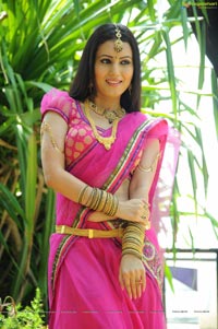 Anu Smruthi in Pink Saree