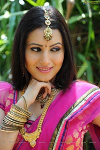 Anu Smruthi in Pink Saree