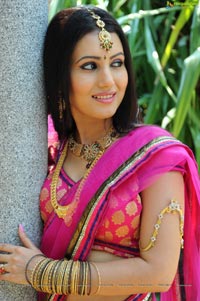 Anu Smruthi in Pink Saree