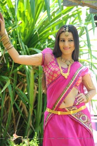 Anu Smruthi in Pink Saree