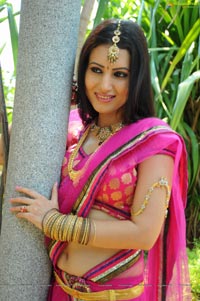 Anu Smruthi in Pink Saree