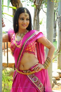 Anu Smruthi in Pink Saree