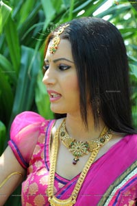 Anu Smruthi in Pink Saree