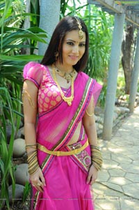 Anu Smruthi in Pink Saree