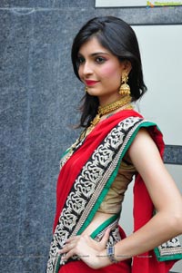 Ashna Misra at Jewellery Expo