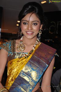 Vithika Sheru at Kalanikethan Hyderabad