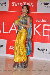 Vithika Sheru at Kalanikethan Hyderabad