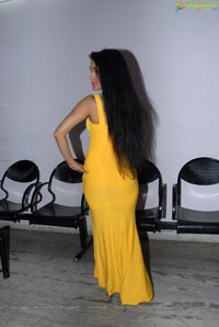 Kavya Singh Spicy Pics in Yellow Dress