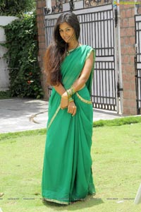 Monal Gajjar Hot Pics in Saree