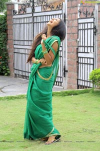 Monal Gajjar Hot Pics in Saree