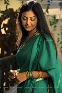 In Pics: Monal Gajjar's love for saree