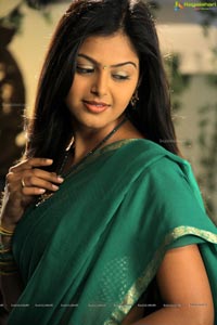 Monal Gajjar Hot Pics in Saree