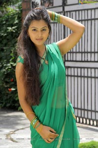 Monal Gajjar Hot Pics in Saree