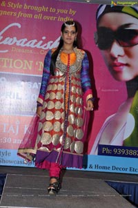 Muskan at Khwaish Fashion Show