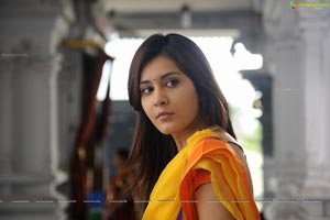 Rashi Khanna in Saree