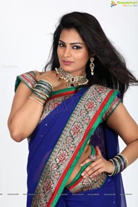 Aakanksha in Banarasi Saree