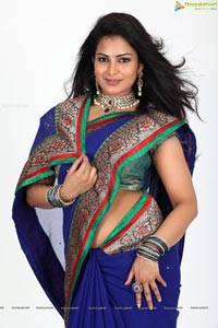 Aakanksha in Banarasi Saree