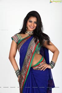 Aakanksha in Banarasi Saree