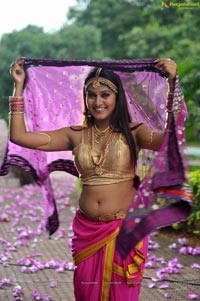 Hrudaya Kaleyam Heroine Kavya Kumar