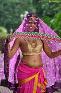 Hrudaya Kaleyam Heroine Kavya Kumar