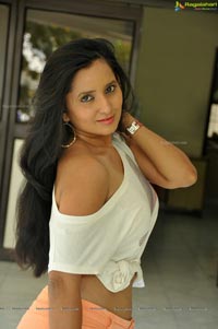 Ishika Singh Photo Gallery