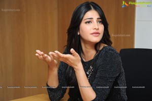 Shruti Haasan in Short Black Dress