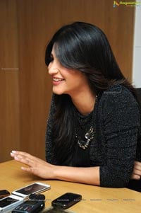 Shruti Haasan in Short Black Dress