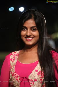 Shruti Raj Theeyani Kalavo