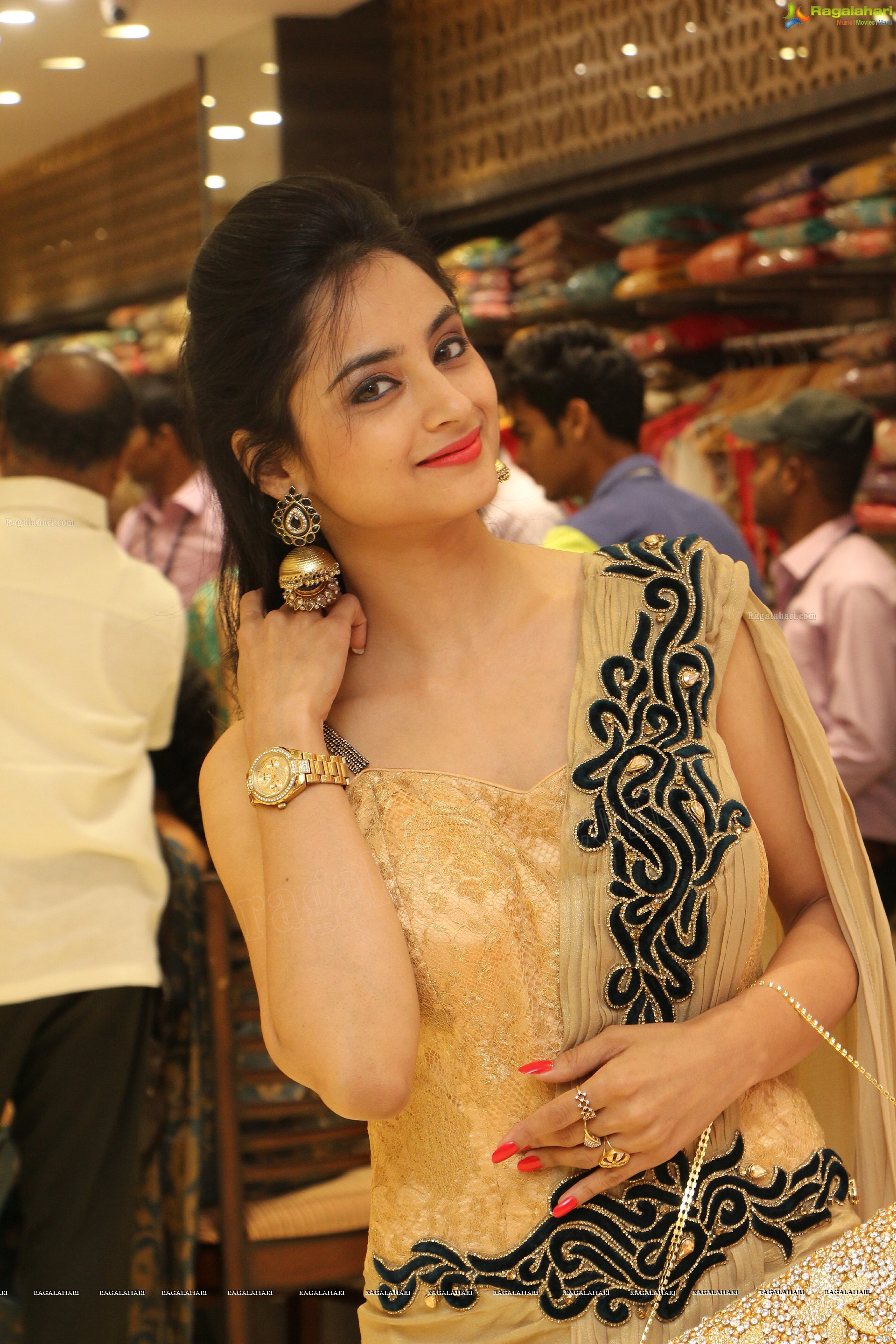 Madirakshi Mundle (High Definition)