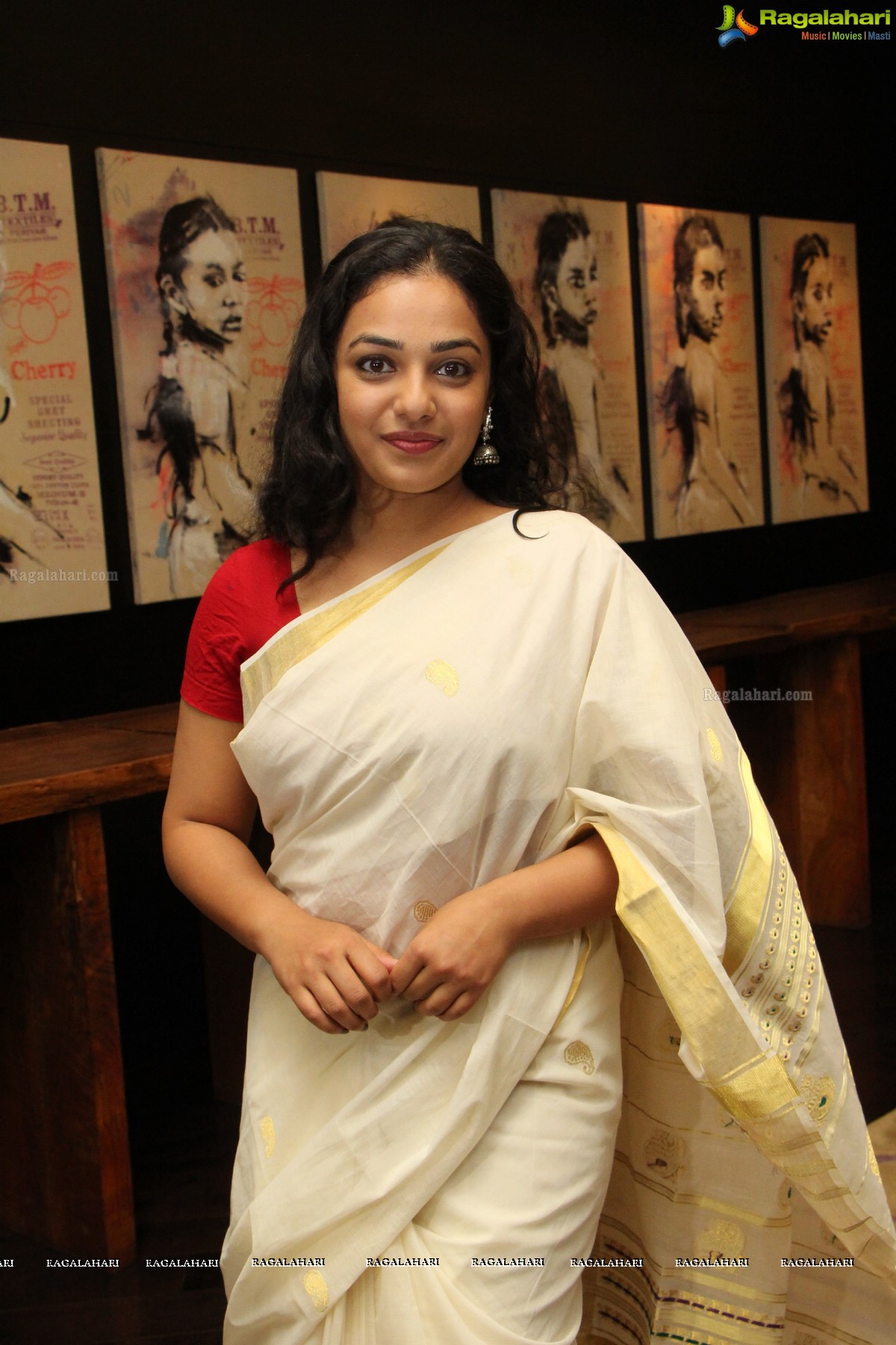 Nithya Menen at Gnana Shekar VS Art Exhibition in Hyderabad, Photo Gallery