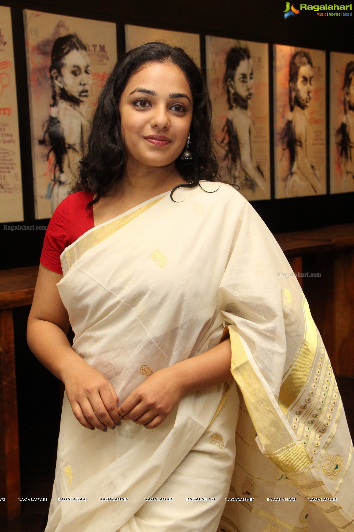 Nithya Menen at Gnana Shekar VS Art Exhibition in Hyderabad, Photo Gallery