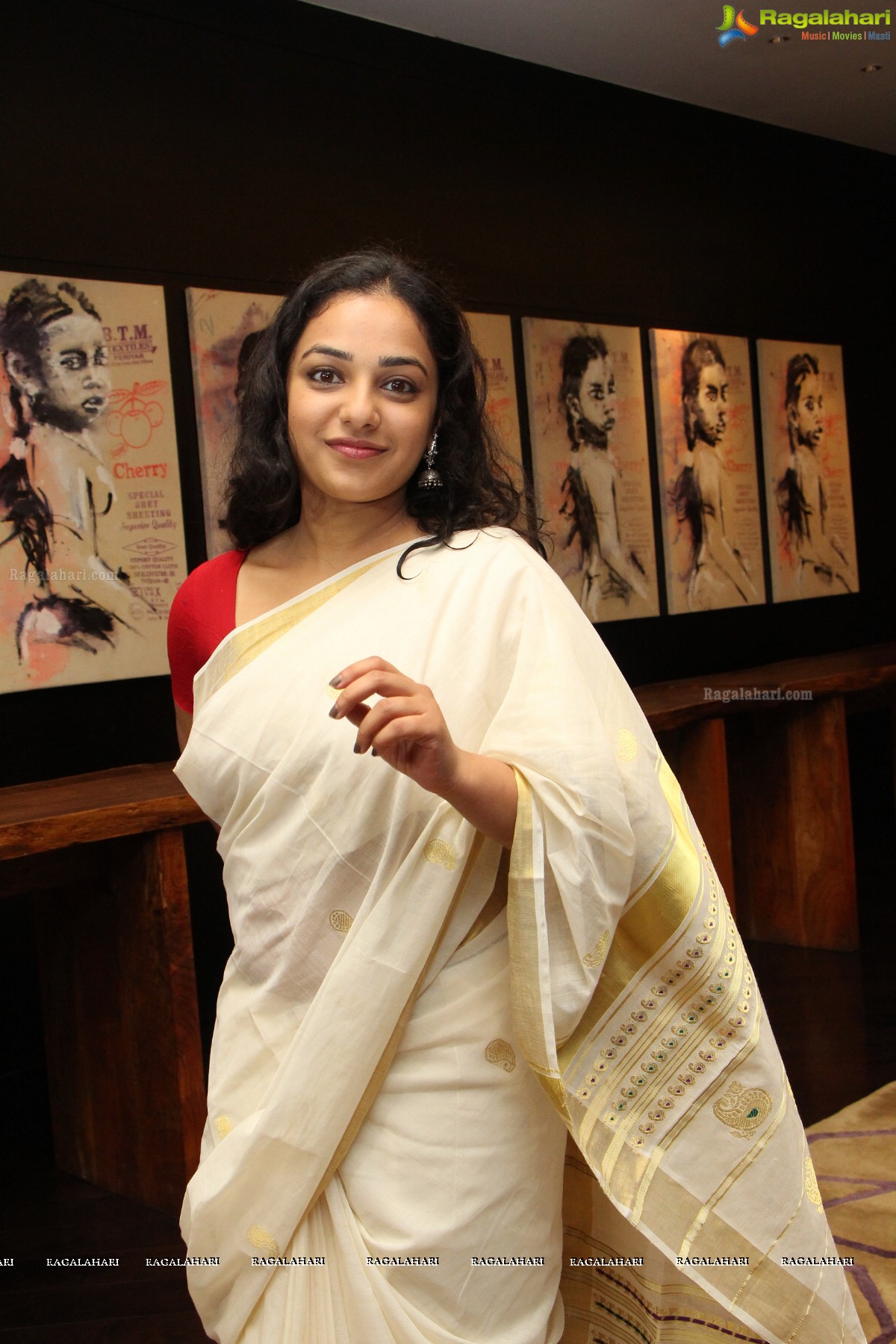 Nithya Menen at Gnana Shekar VS Art Exhibition in Hyderabad, Photo Gallery