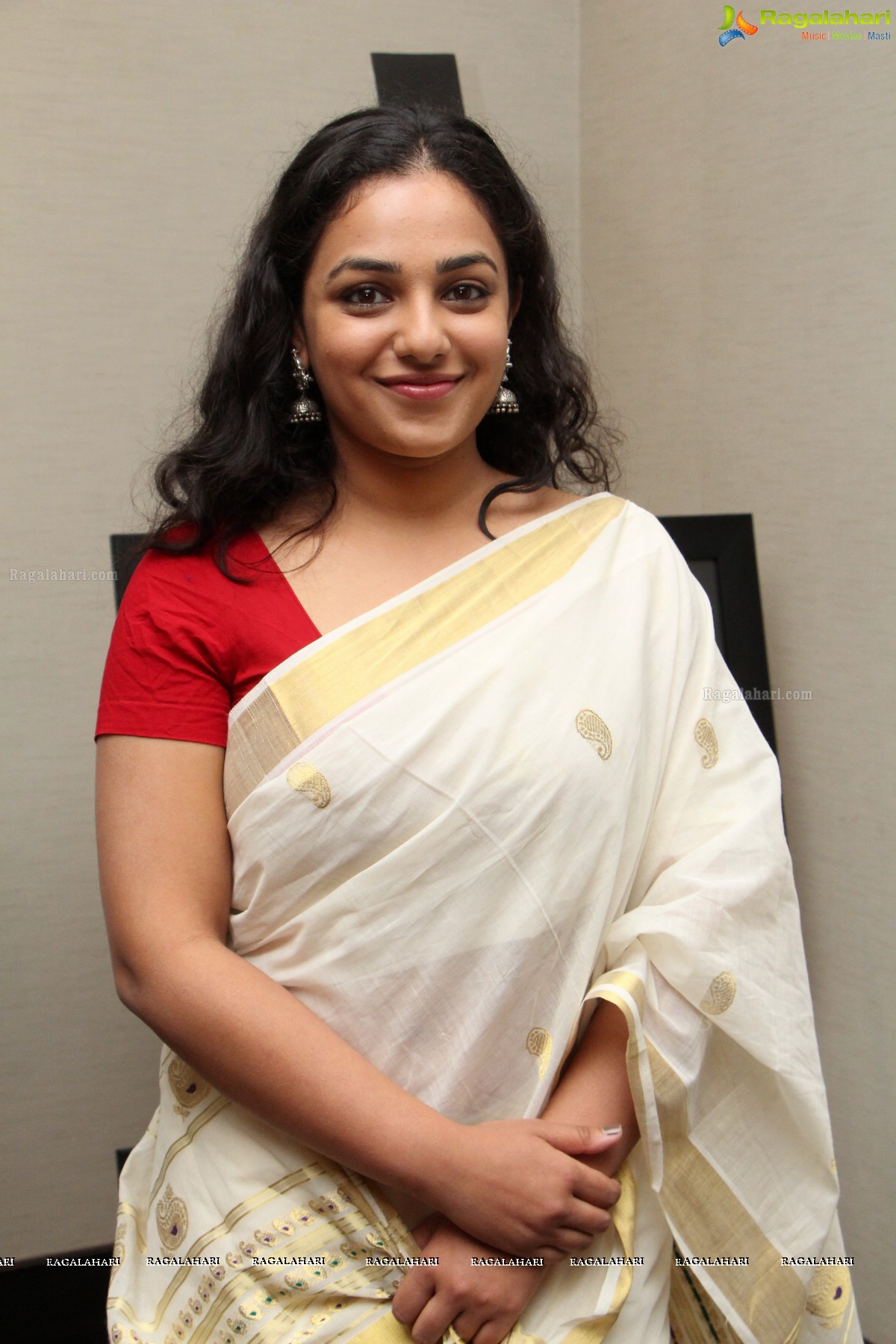 Nithya Menen at Gnana Shekar VS Art Exhibition in Hyderabad, Photo Gallery