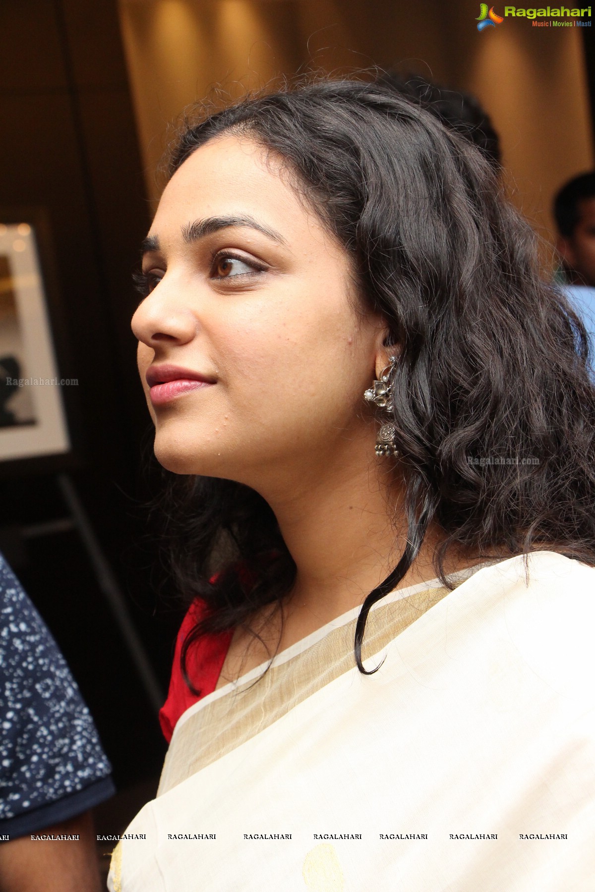 Nithya Menen at Gnana Shekar VS Art Exhibition in Hyderabad, Photo Gallery