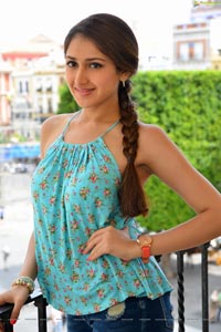 Sayesha Saigal High Definition Photos