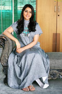 Bollywood Actress Raashi Khanna