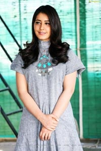 Bollywood Actress Raashi Khanna