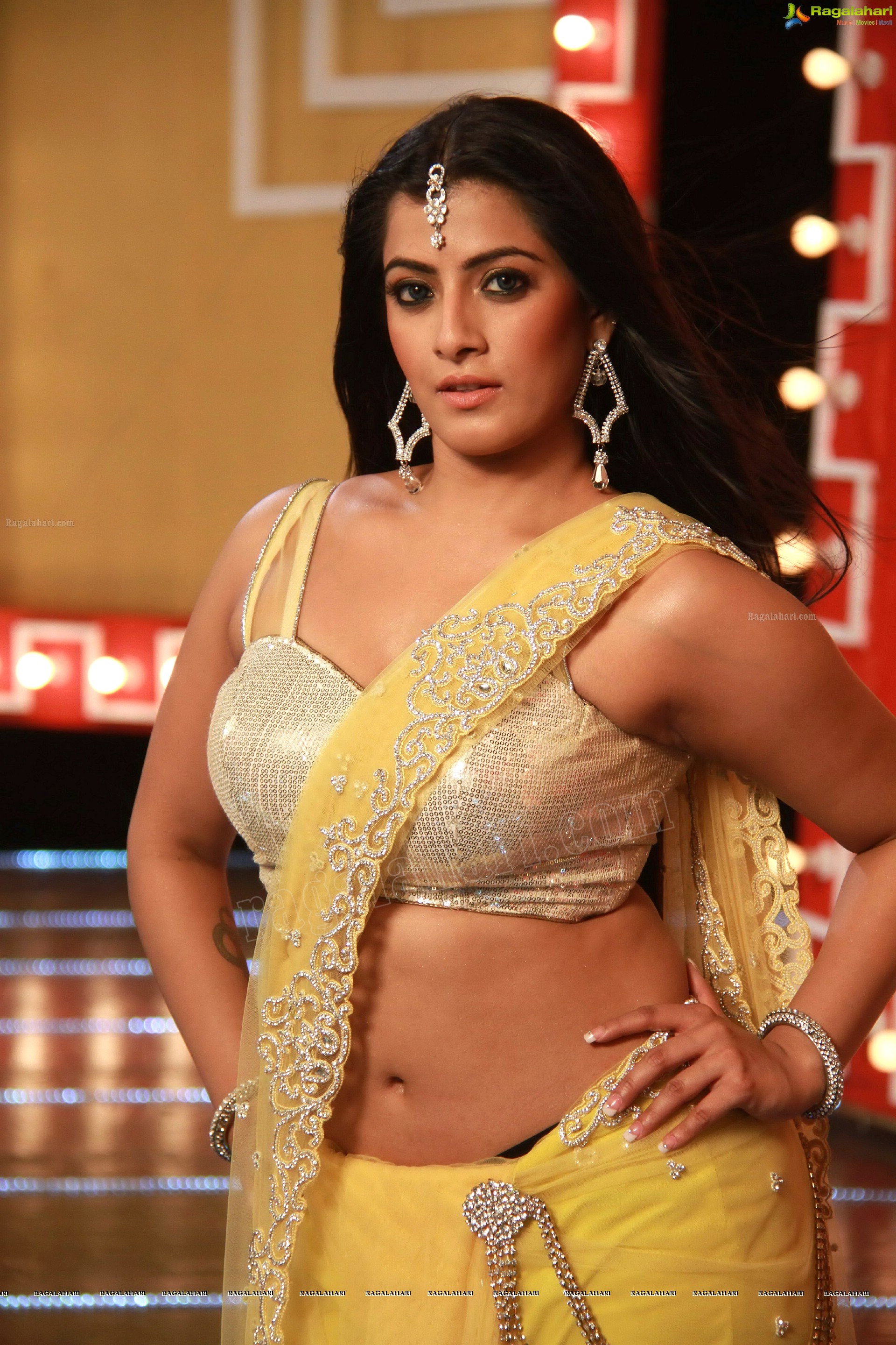 Varalakshmi Sarathkumar - HD Gallery