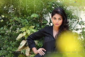 Model Sharon Fernandes