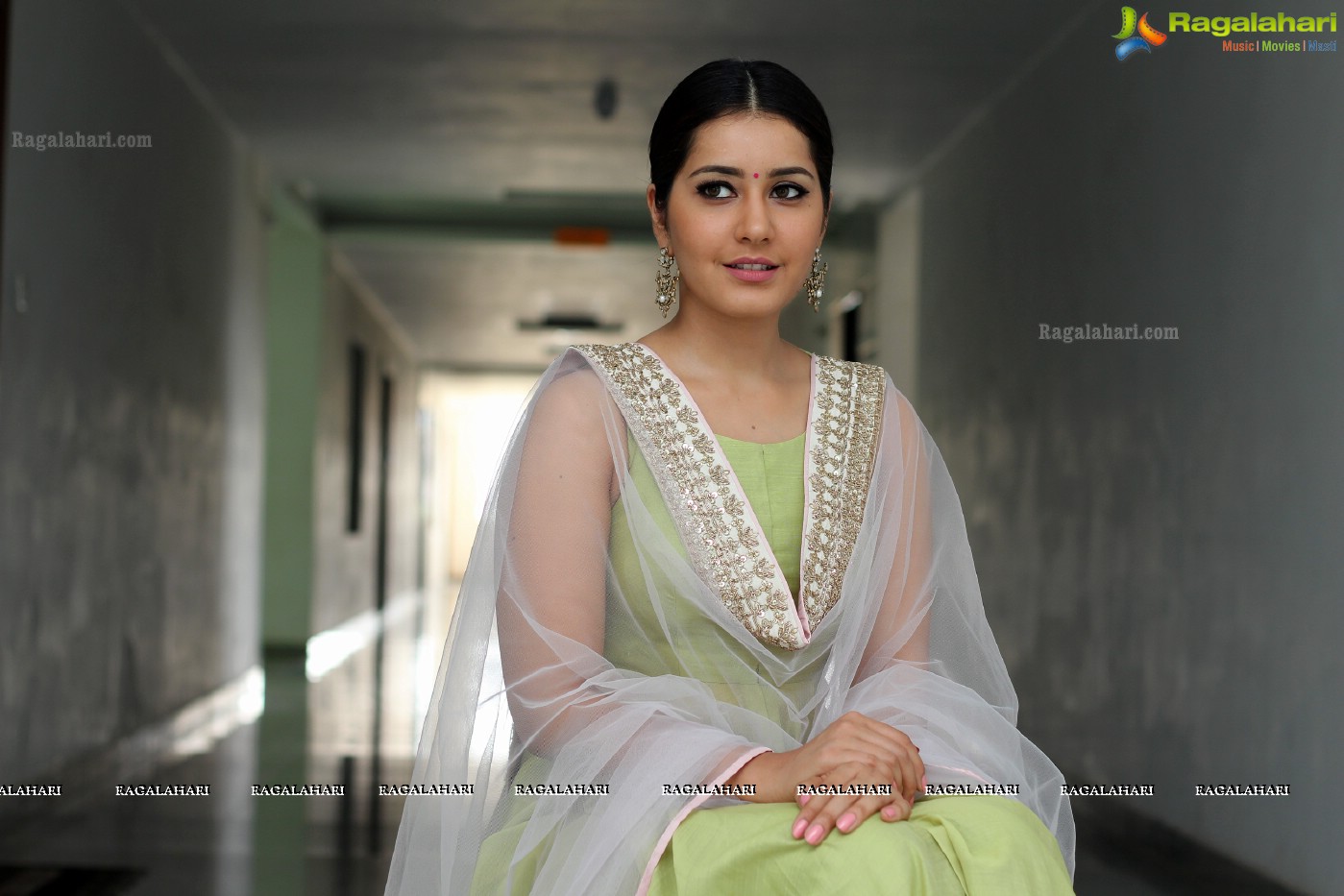 Actress Raashi Khanna in Indian Traditional Dress