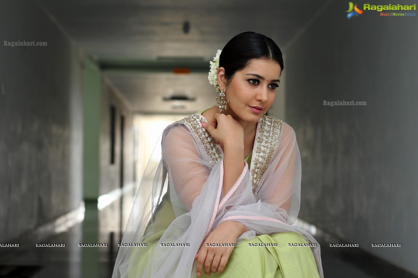 Actress Raashi Khanna in Indian Traditional Dress