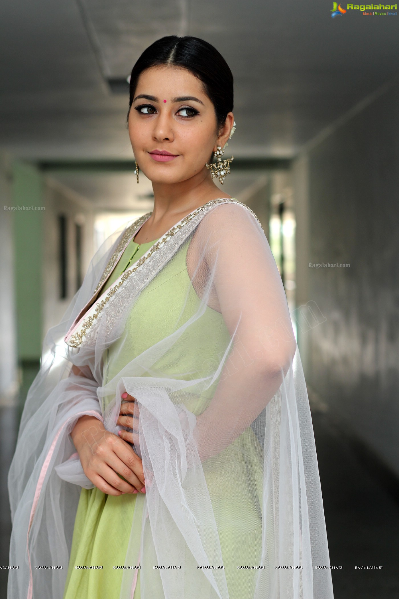 Actress Raashi Khanna in Indian Traditional Dress