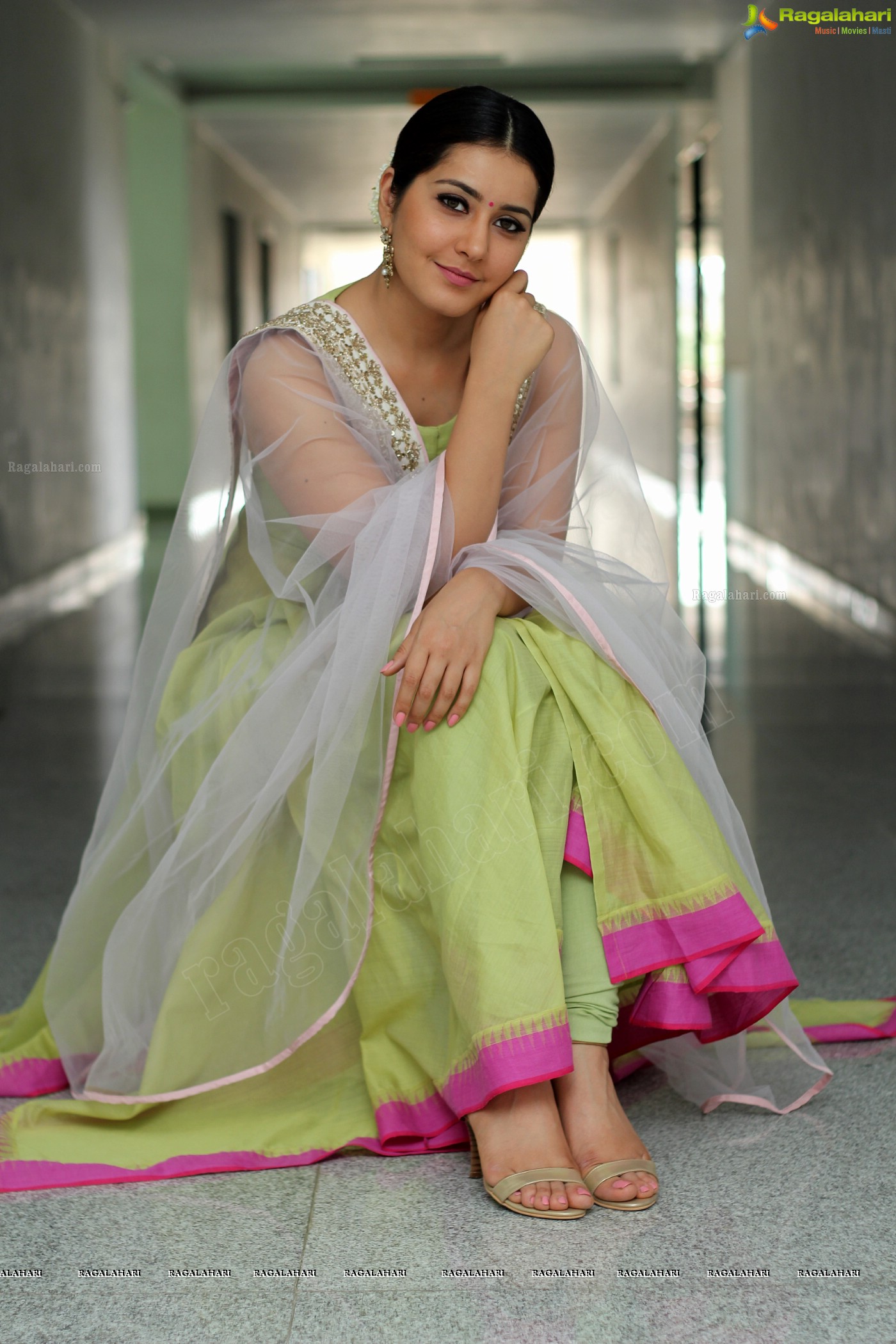 Actress Raashi Khanna in Indian Traditional Dress