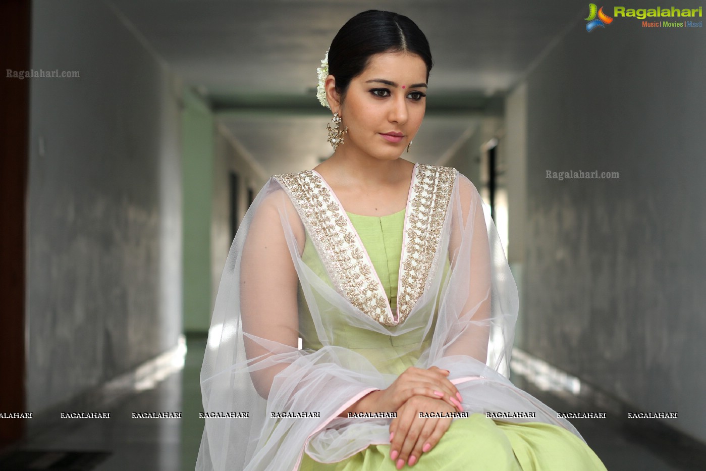 Actress Raashi Khanna in Indian Traditional Dress