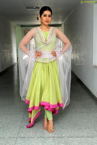 Raashi Khanna Indian Traditional Dress