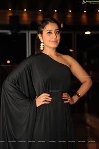 Raashi Khanna in Black Dress